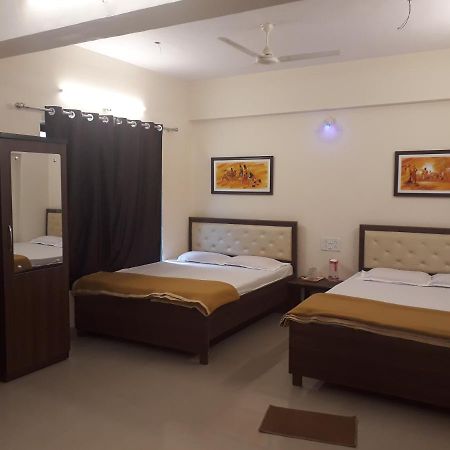 Maharaja Family Guest House Lonavala Esterno foto