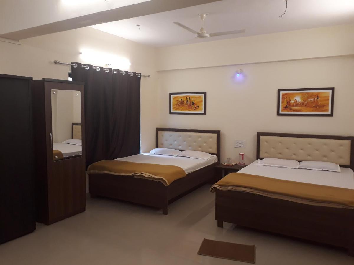 Maharaja Family Guest House Lonavala Esterno foto